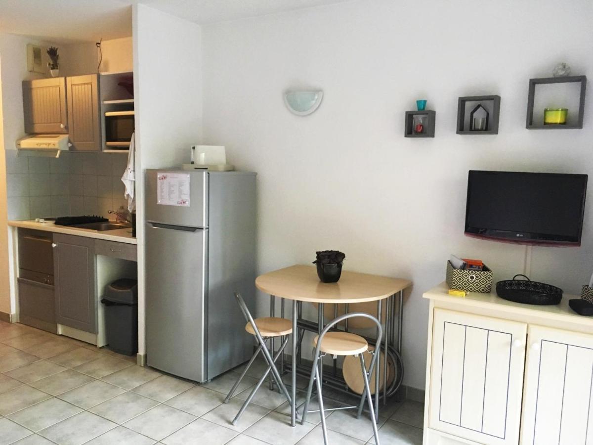 Sanary Sur Mer Appartement 30M2 T2 Avec Terrasse Piscine 10Min A Pied De La Plage Екстериор снимка
