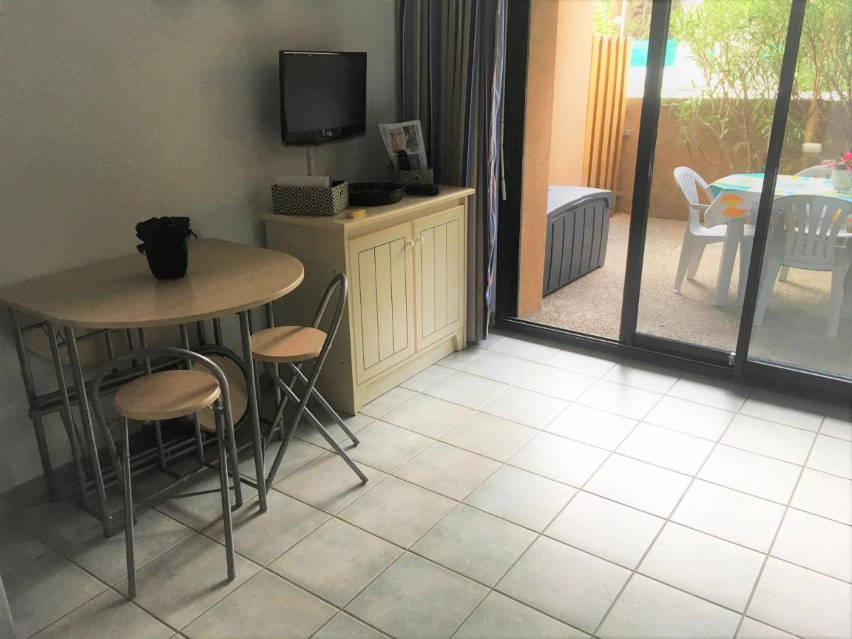Sanary Sur Mer Appartement 30M2 T2 Avec Terrasse Piscine 10Min A Pied De La Plage Екстериор снимка