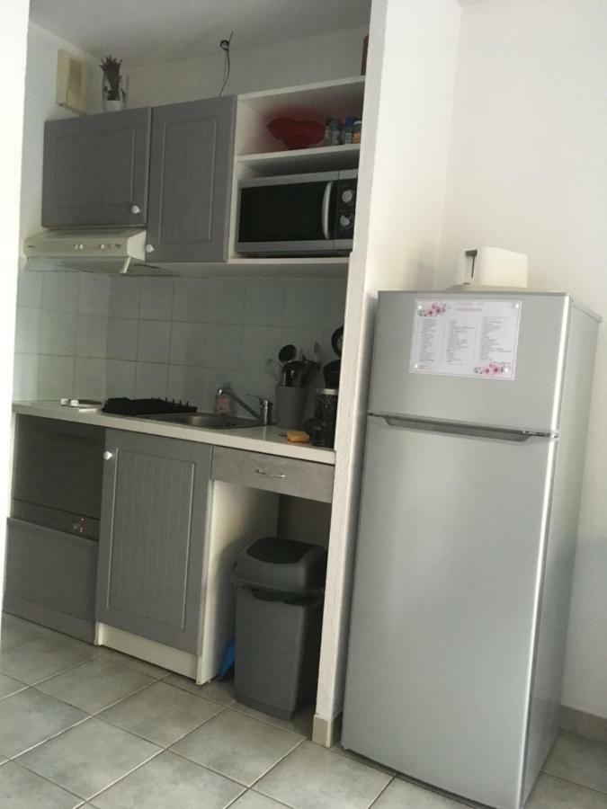 Sanary Sur Mer Appartement 30M2 T2 Avec Terrasse Piscine 10Min A Pied De La Plage Екстериор снимка