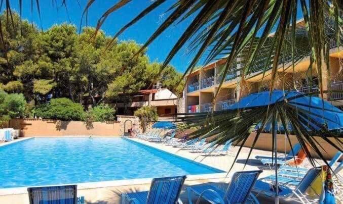 Sanary Sur Mer Appartement 30M2 T2 Avec Terrasse Piscine 10Min A Pied De La Plage Екстериор снимка